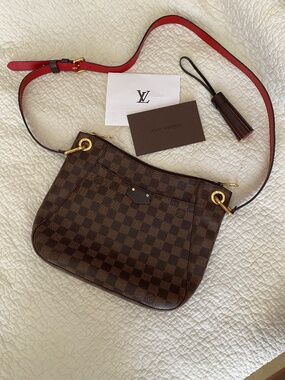 Authentic Louis Vuitton South Bank Besace (Damier)